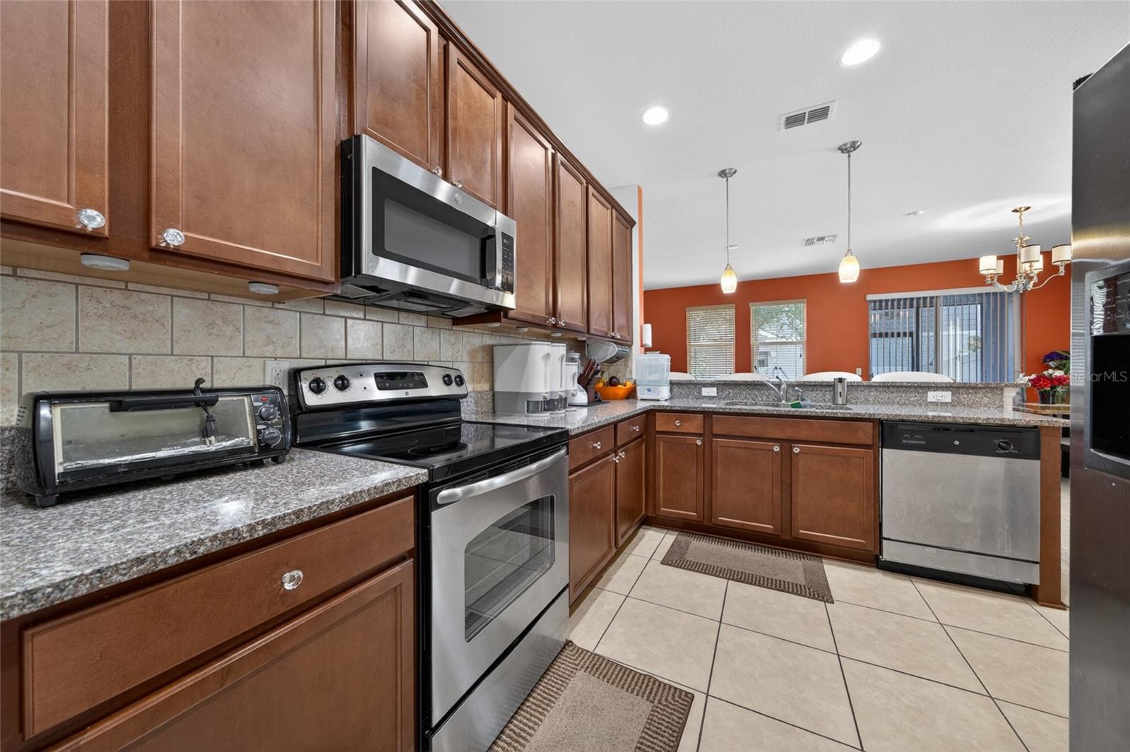 SOMERSET CHASE - Residential