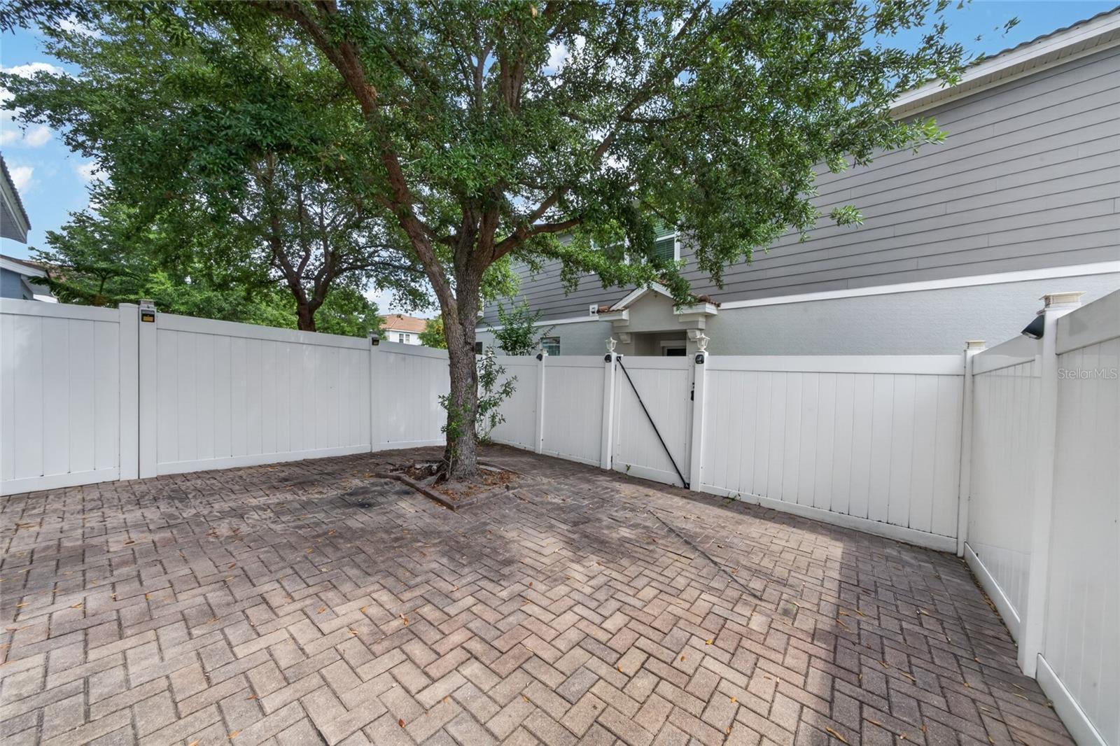 SOMERSET CHASE - Residential