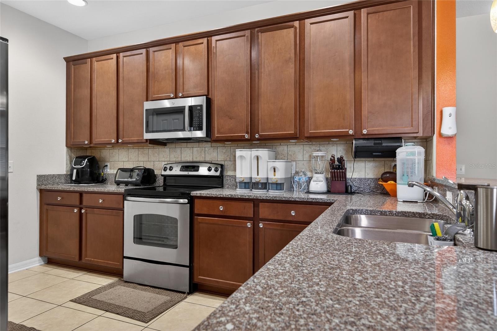 SOMERSET CHASE - Residential