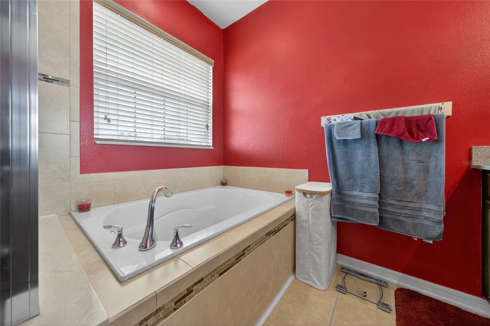 SOMERSET CHASE - Residential