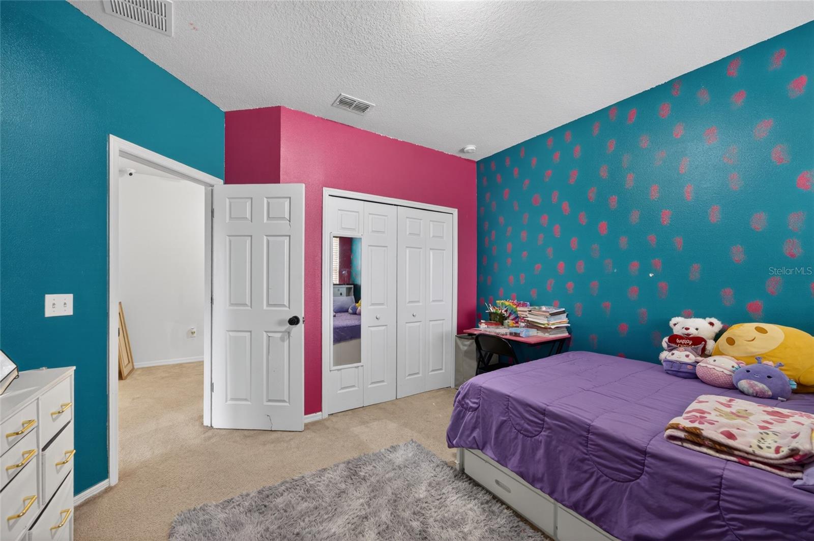 SOMERSET CHASE - Residential