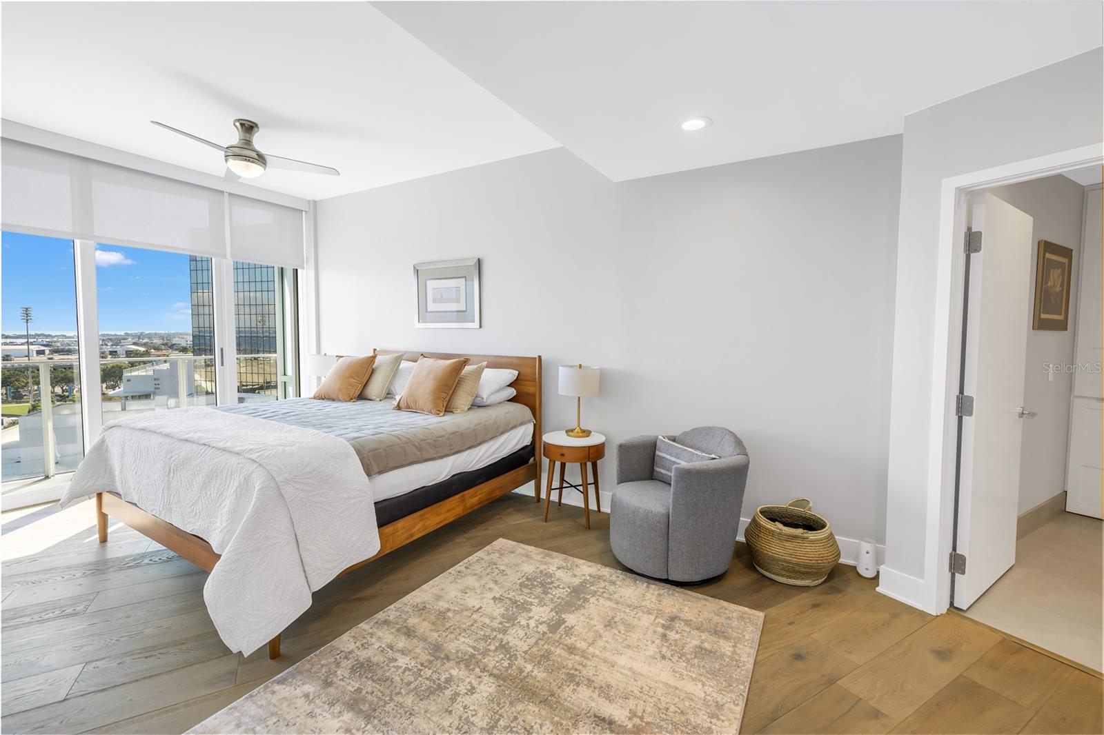 SIGNATURE PLACE CONDO - Residential