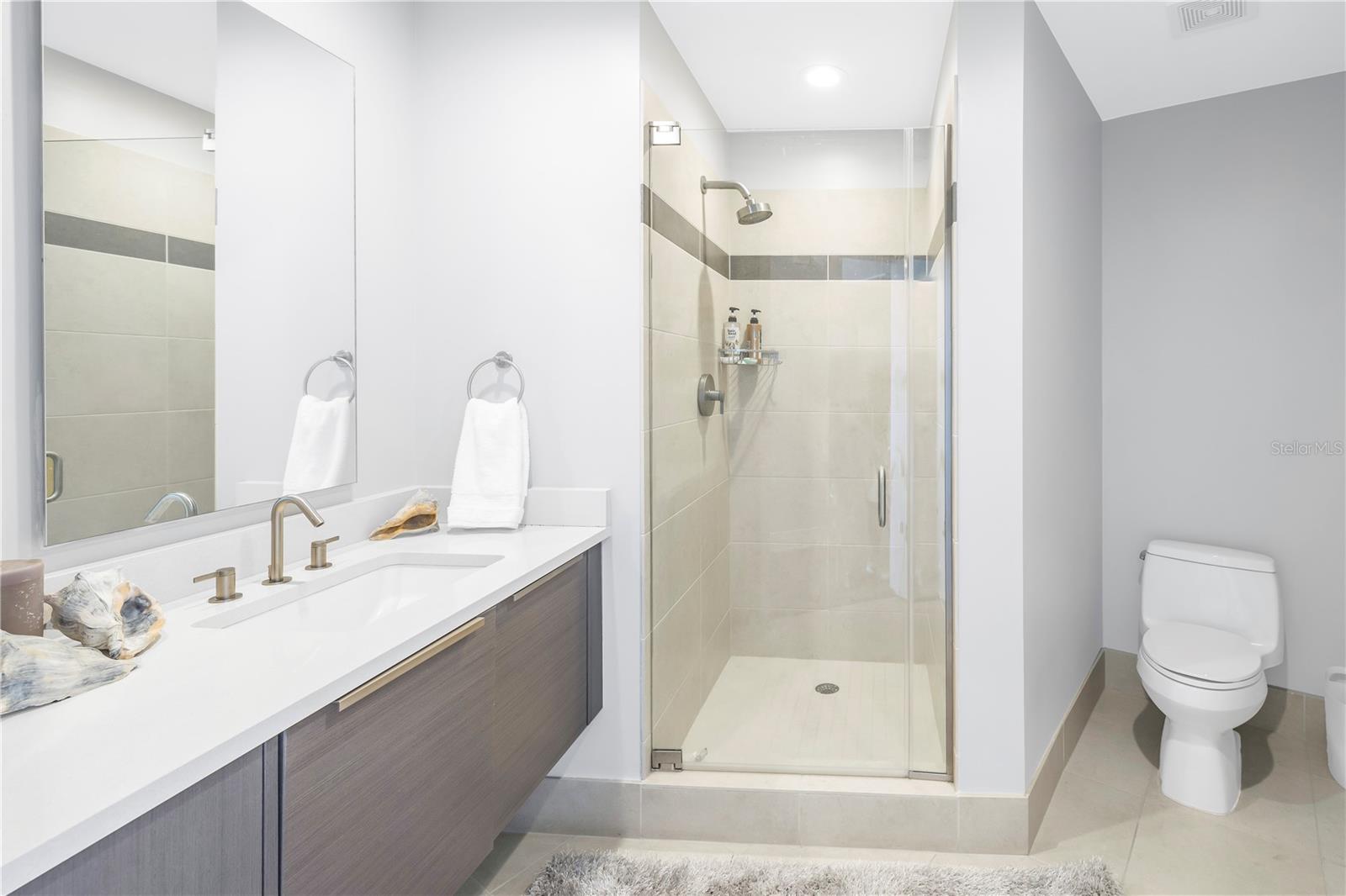 SIGNATURE PLACE CONDO - Residential