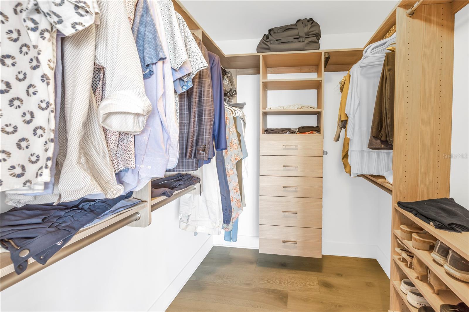 SIGNATURE PLACE CONDO - Residential