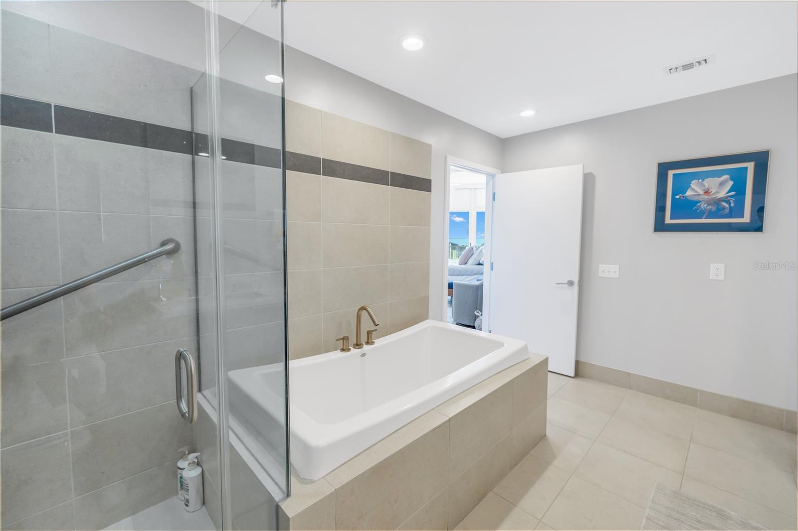 SIGNATURE PLACE CONDO - Residential