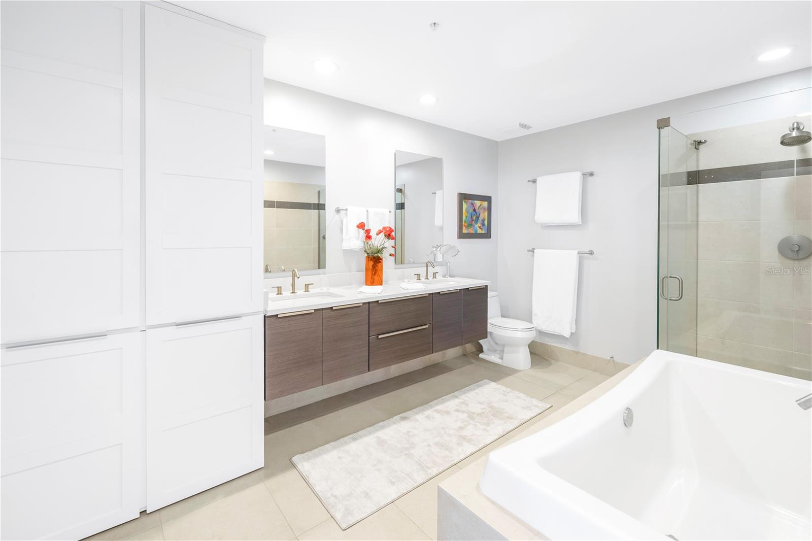 SIGNATURE PLACE CONDO - Residential