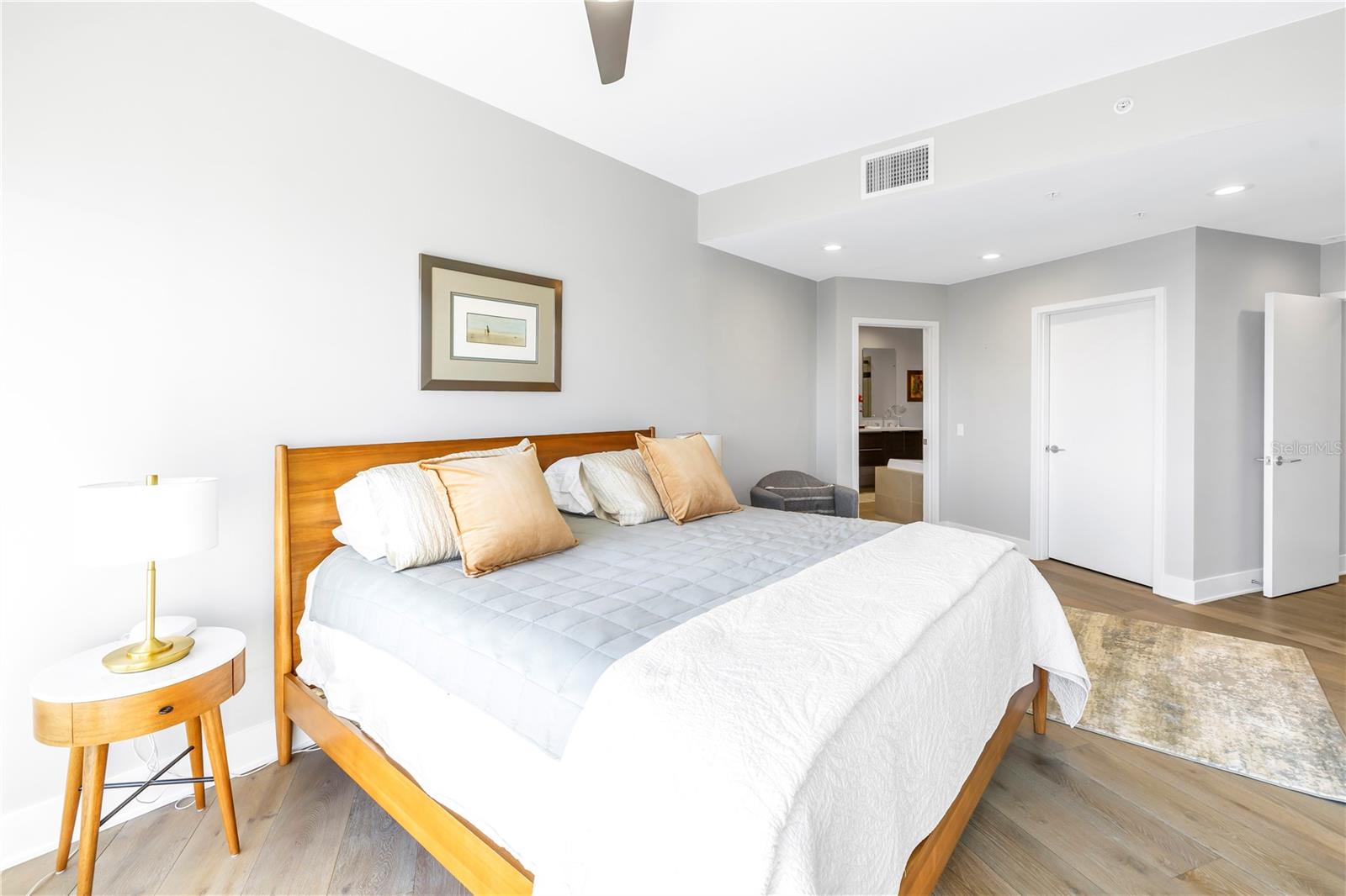 SIGNATURE PLACE CONDO - Residential