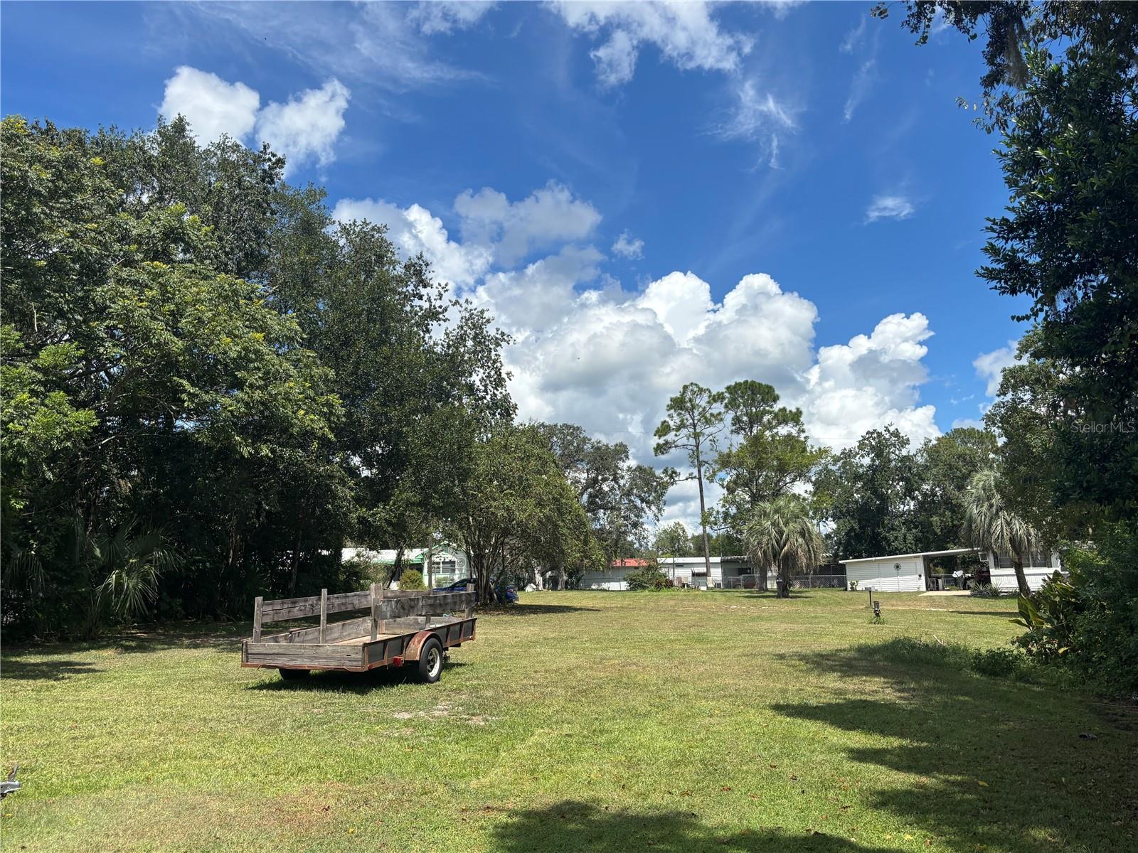 HALF-MOON MINI FARMS - Land