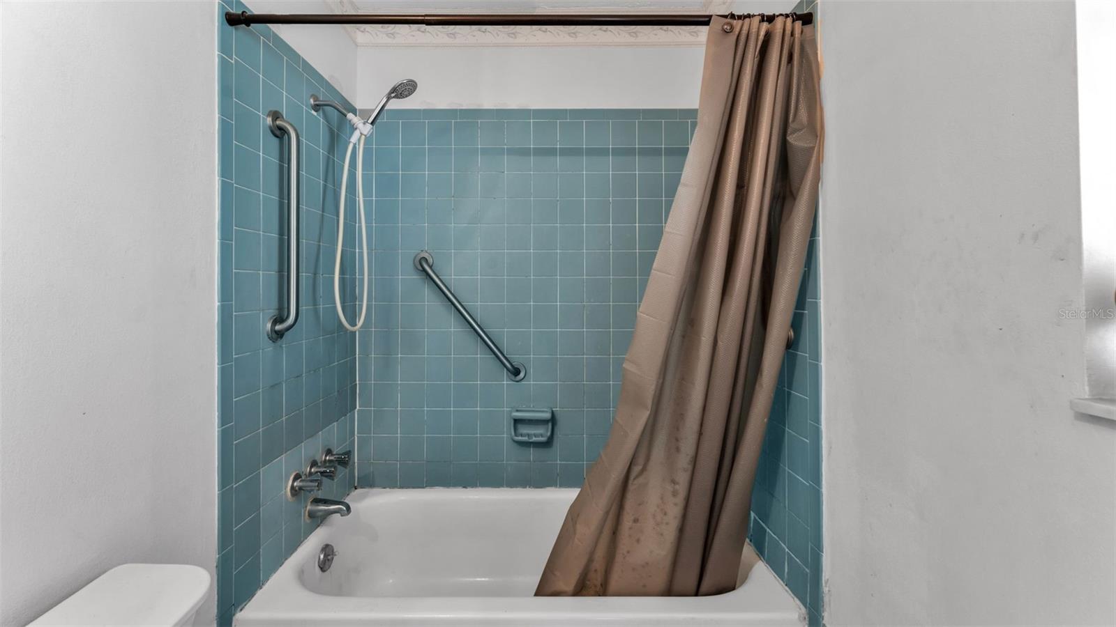 LAKE GIBSON SHORES - Residential