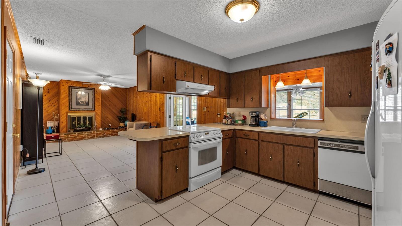 LAKE GIBSON SHORES - Residential