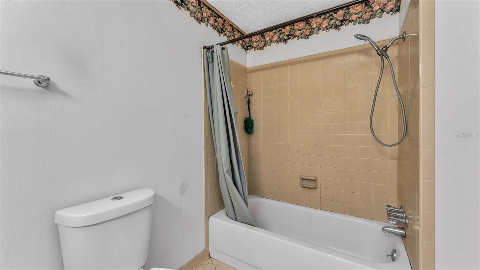 LAKE GIBSON SHORES - Residential