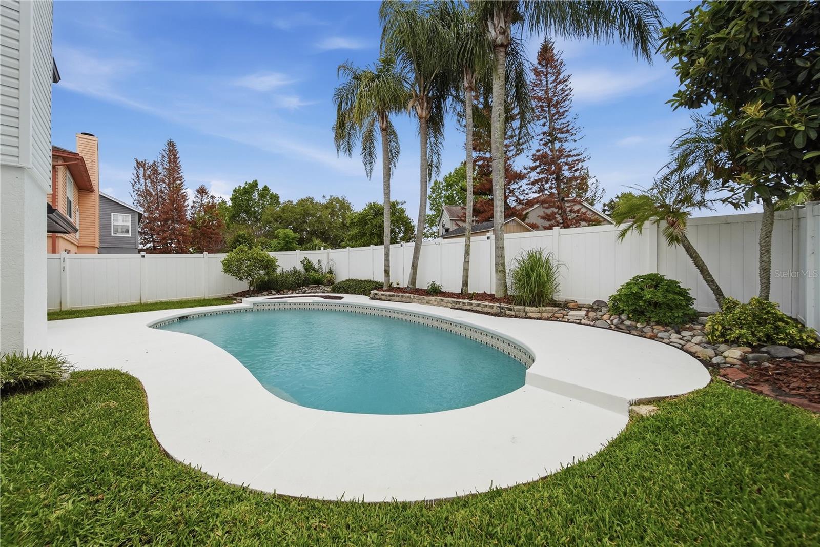 476 QUEENSBRIDGE DRIVE