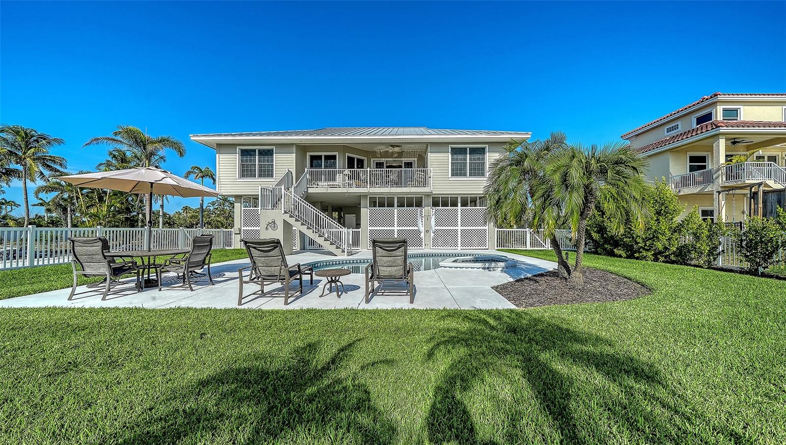 SLEEPY LAGOON - Residential