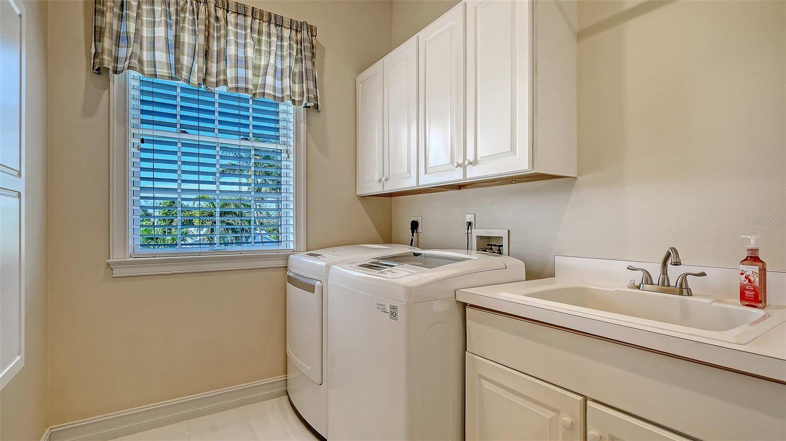 SLEEPY LAGOON - Residential