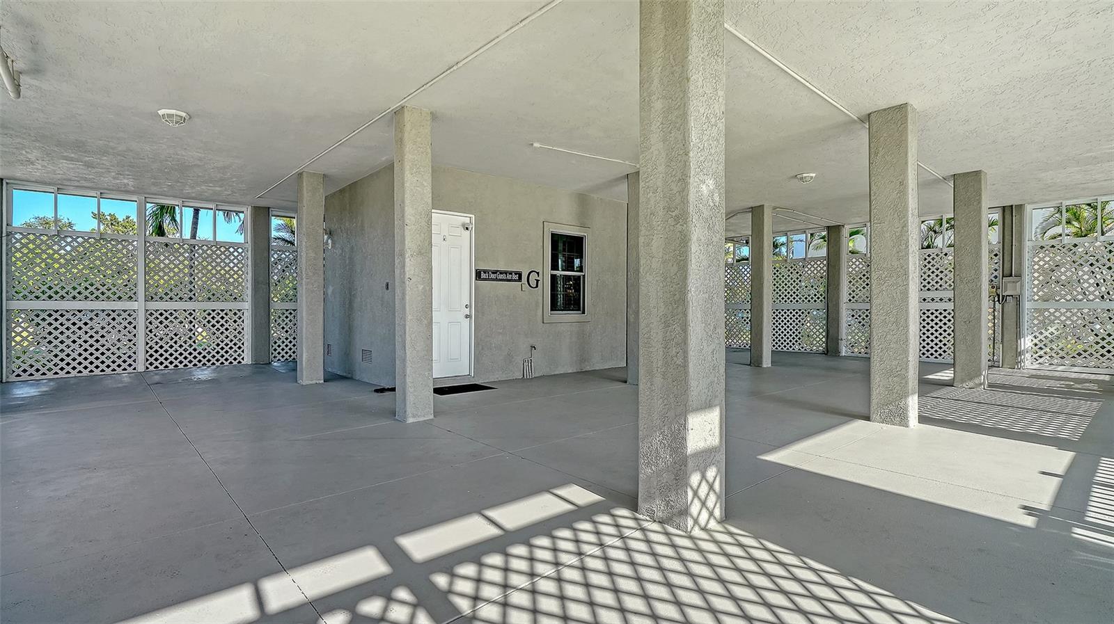 SLEEPY LAGOON - Residential