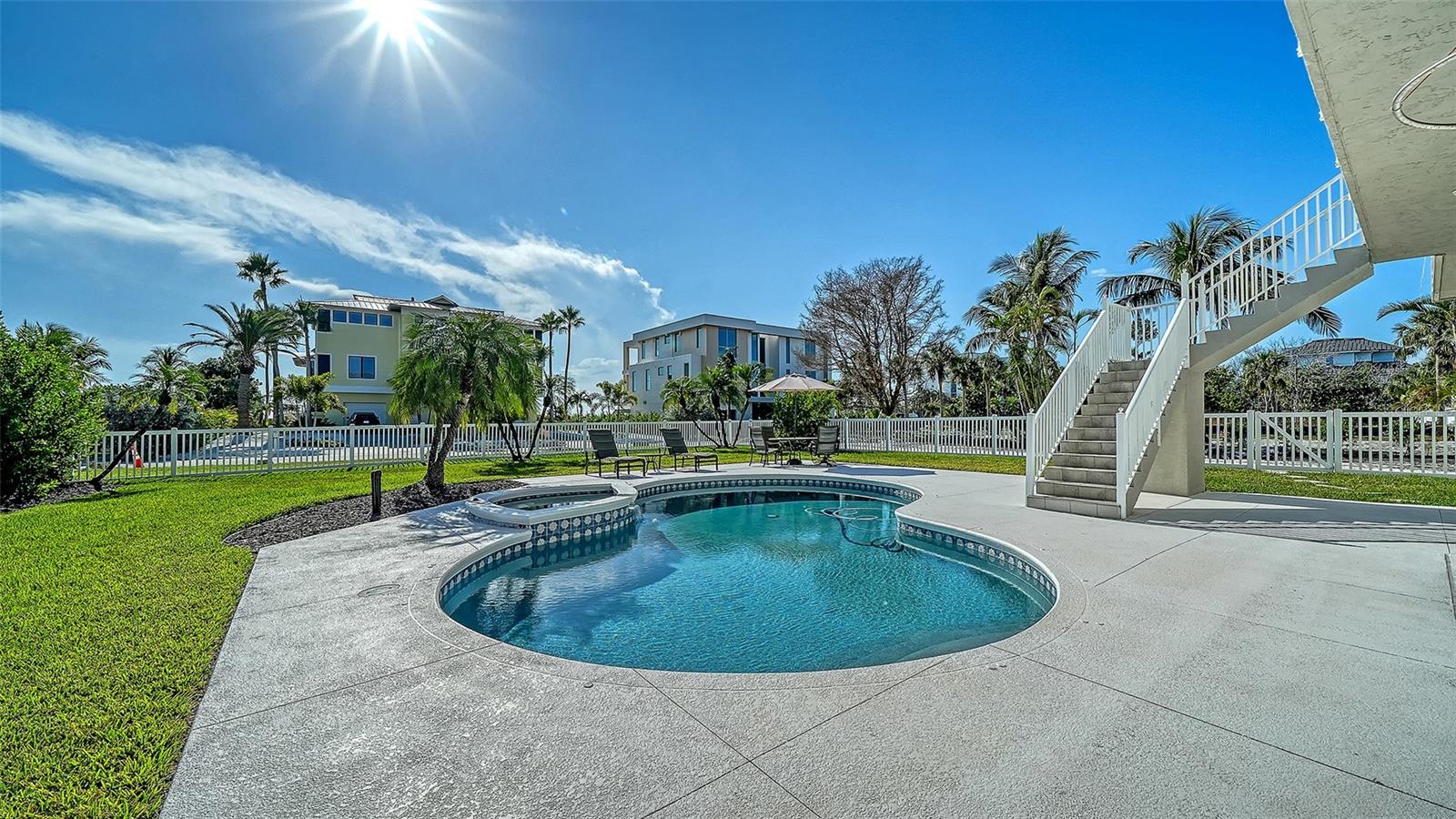 SLEEPY LAGOON - Residential