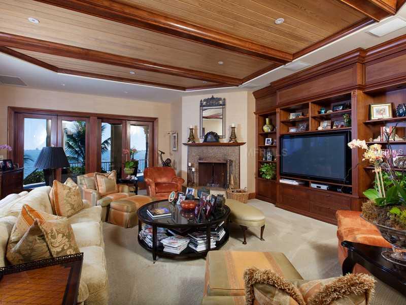 SAPPHIRE SHORES - Residential