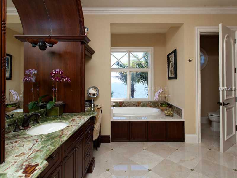 SAPPHIRE SHORES - Residential