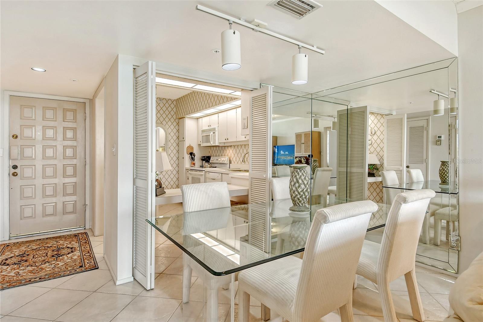 SEAPLACE V - Residential Lease