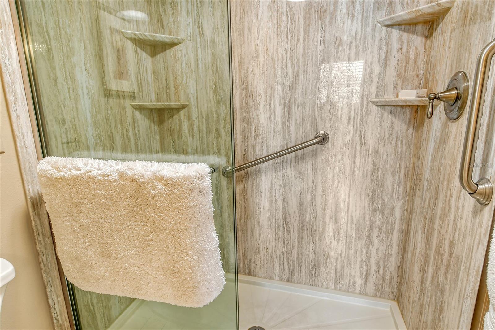 SEAPLACE V - Residential Lease