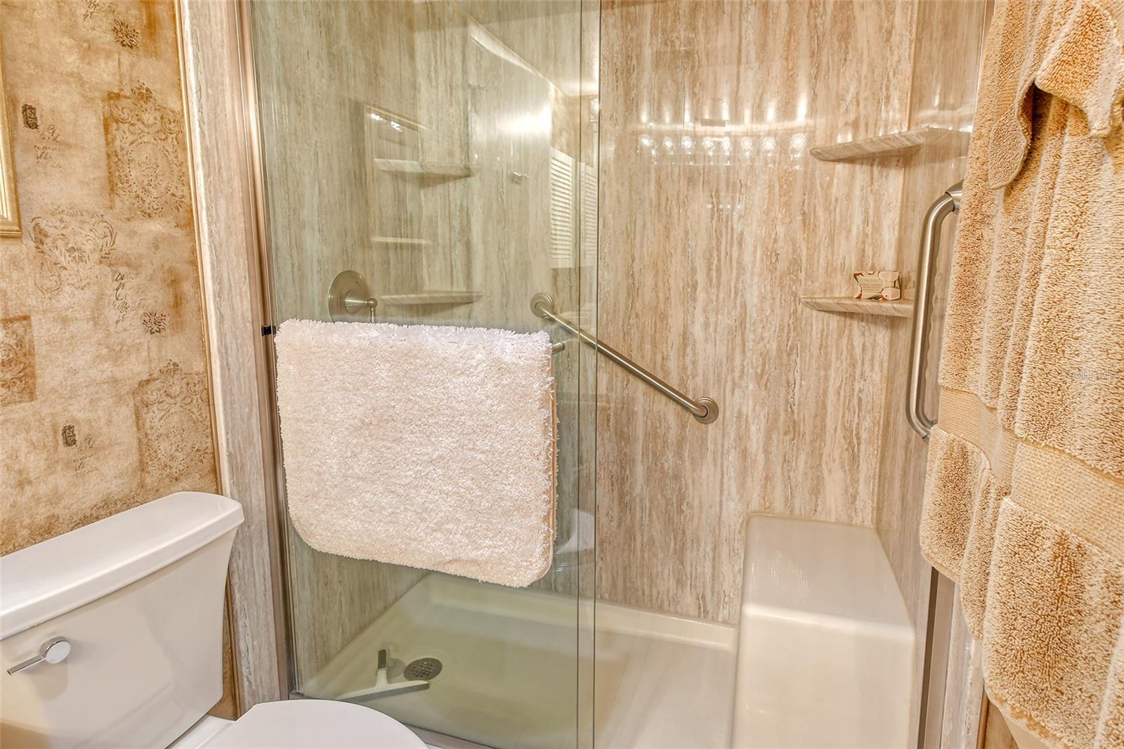 SEAPLACE V - Residential Lease