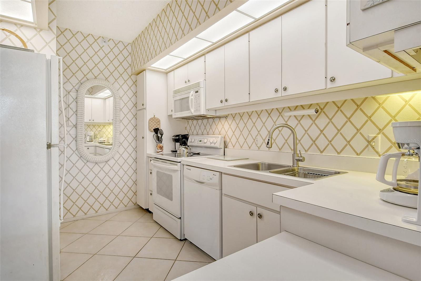 SEAPLACE V - Residential Lease