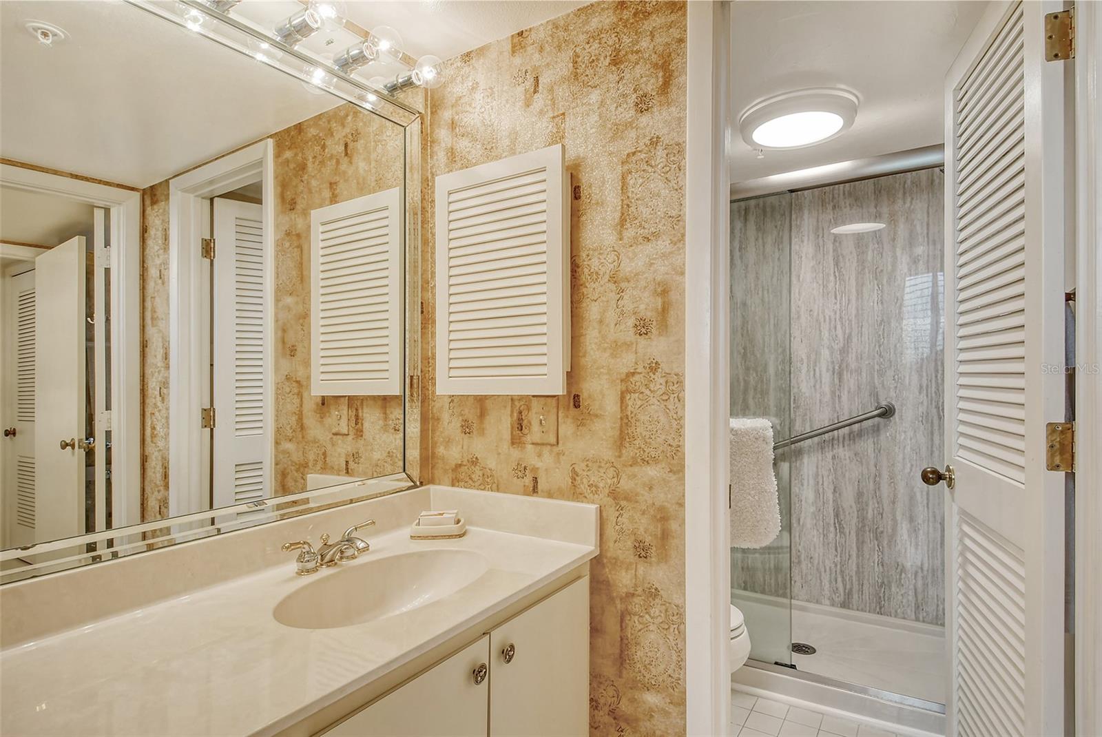 SEAPLACE V - Residential Lease