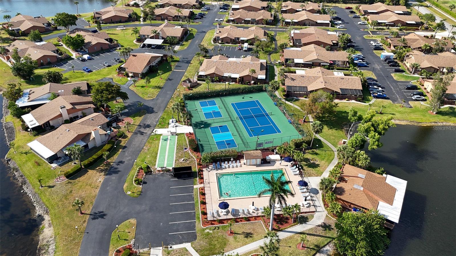 TIMBERLAKE CONDO 02 - Residential