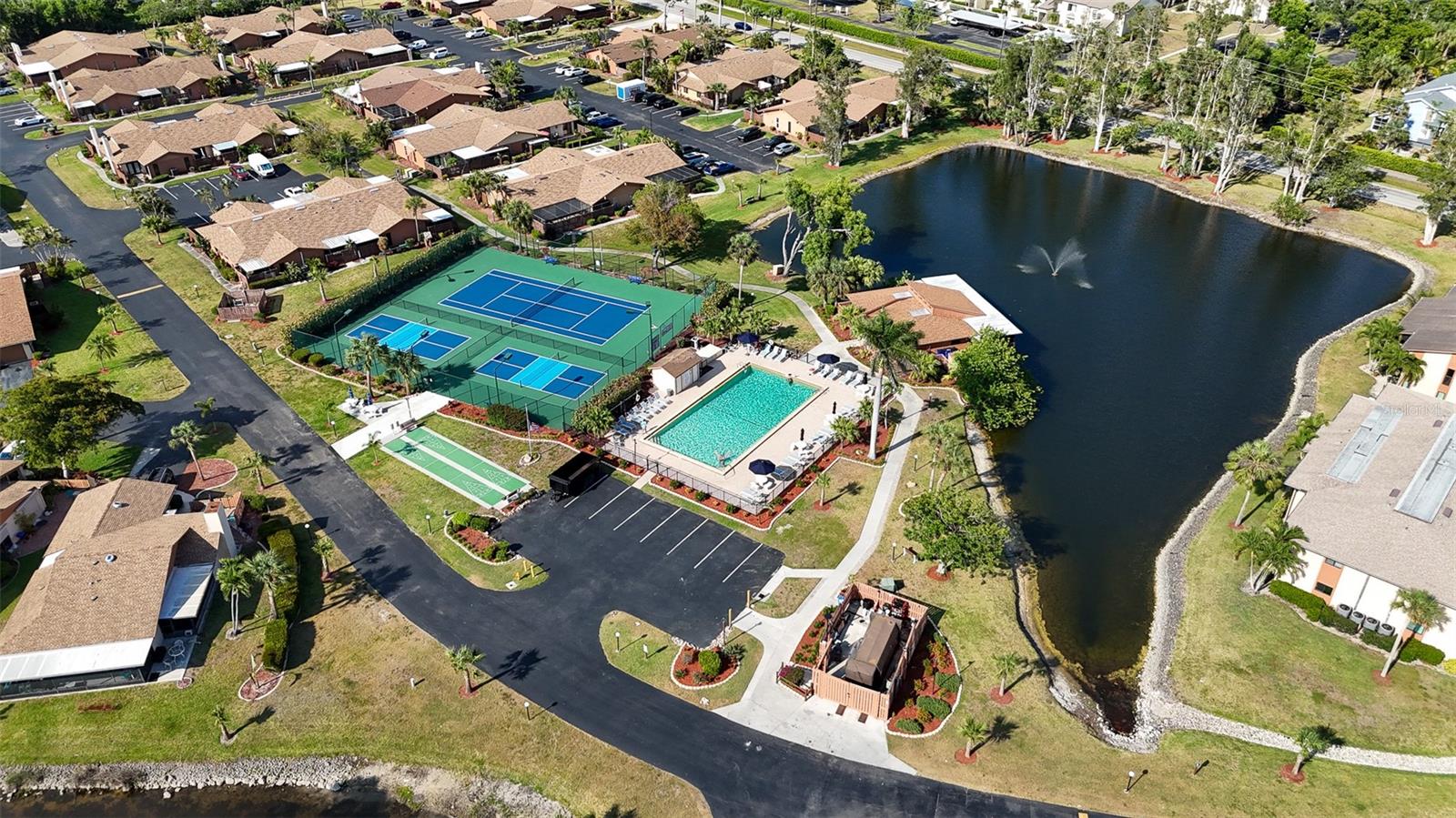 TIMBERLAKE CONDO 02 - Residential