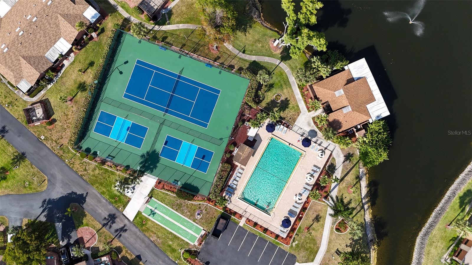 TIMBERLAKE CONDO 02 - Residential