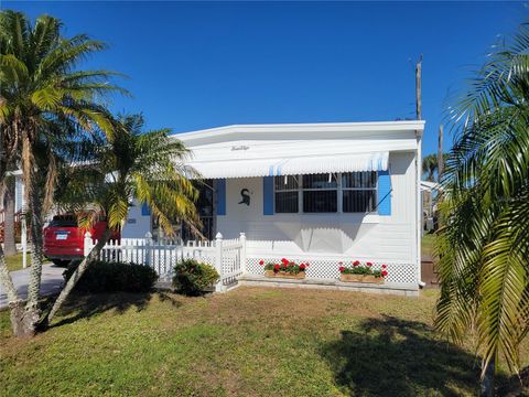 A home in ELLENTON