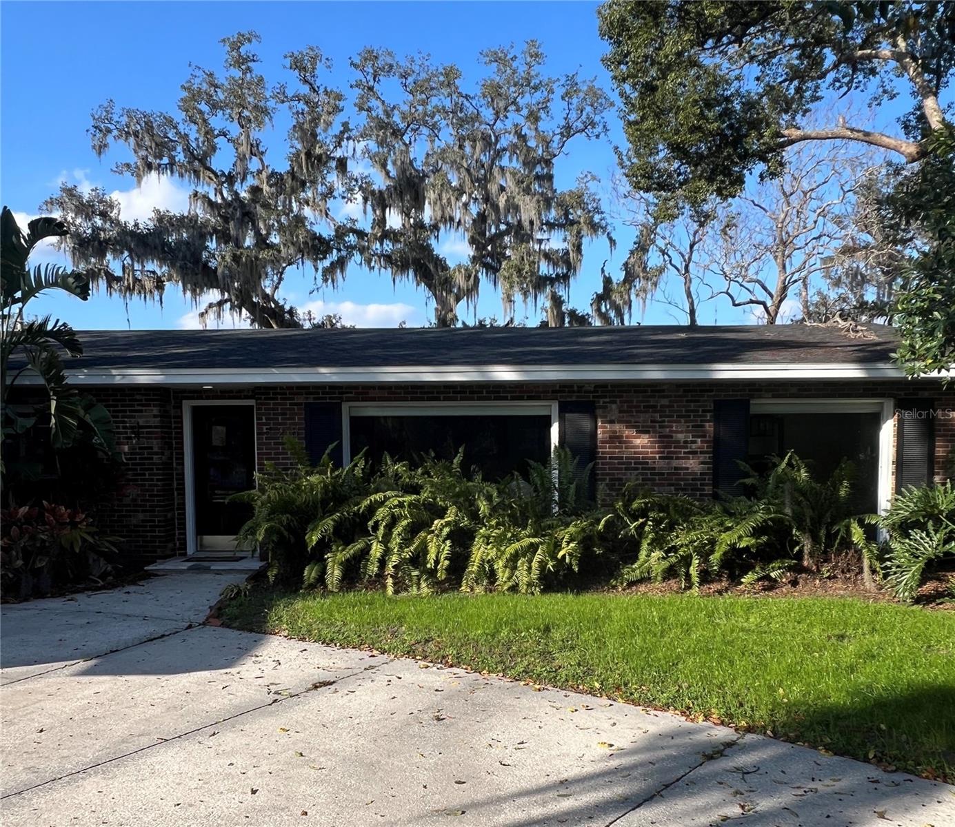528 LAUREL LANE
