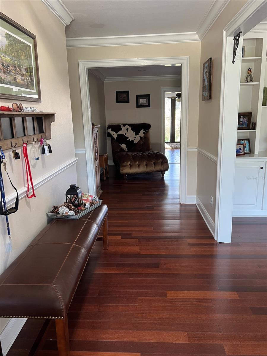 528 LAUREL LANE