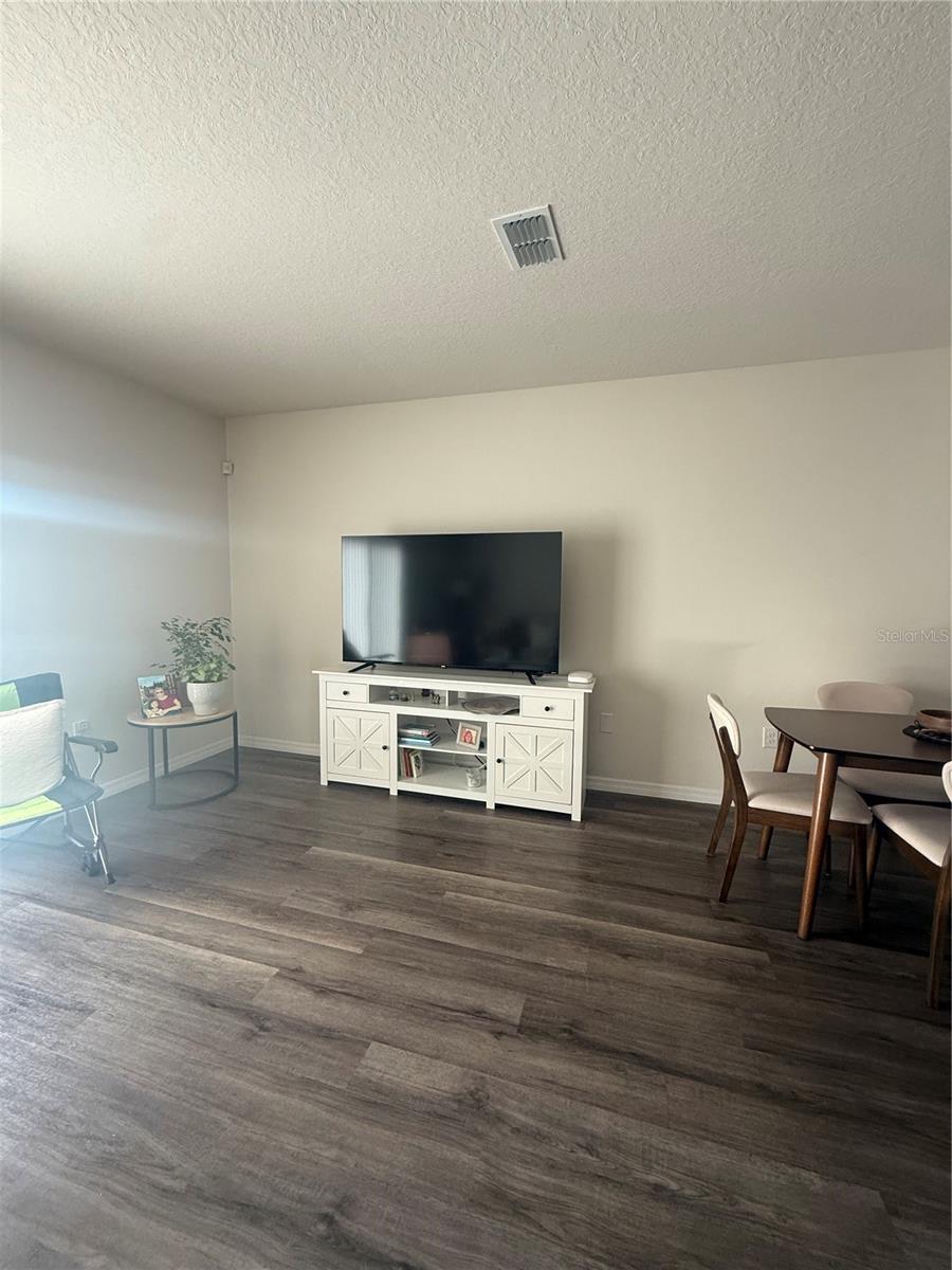 DANBURY/RIDGEWOOD LKS - Residential Lease