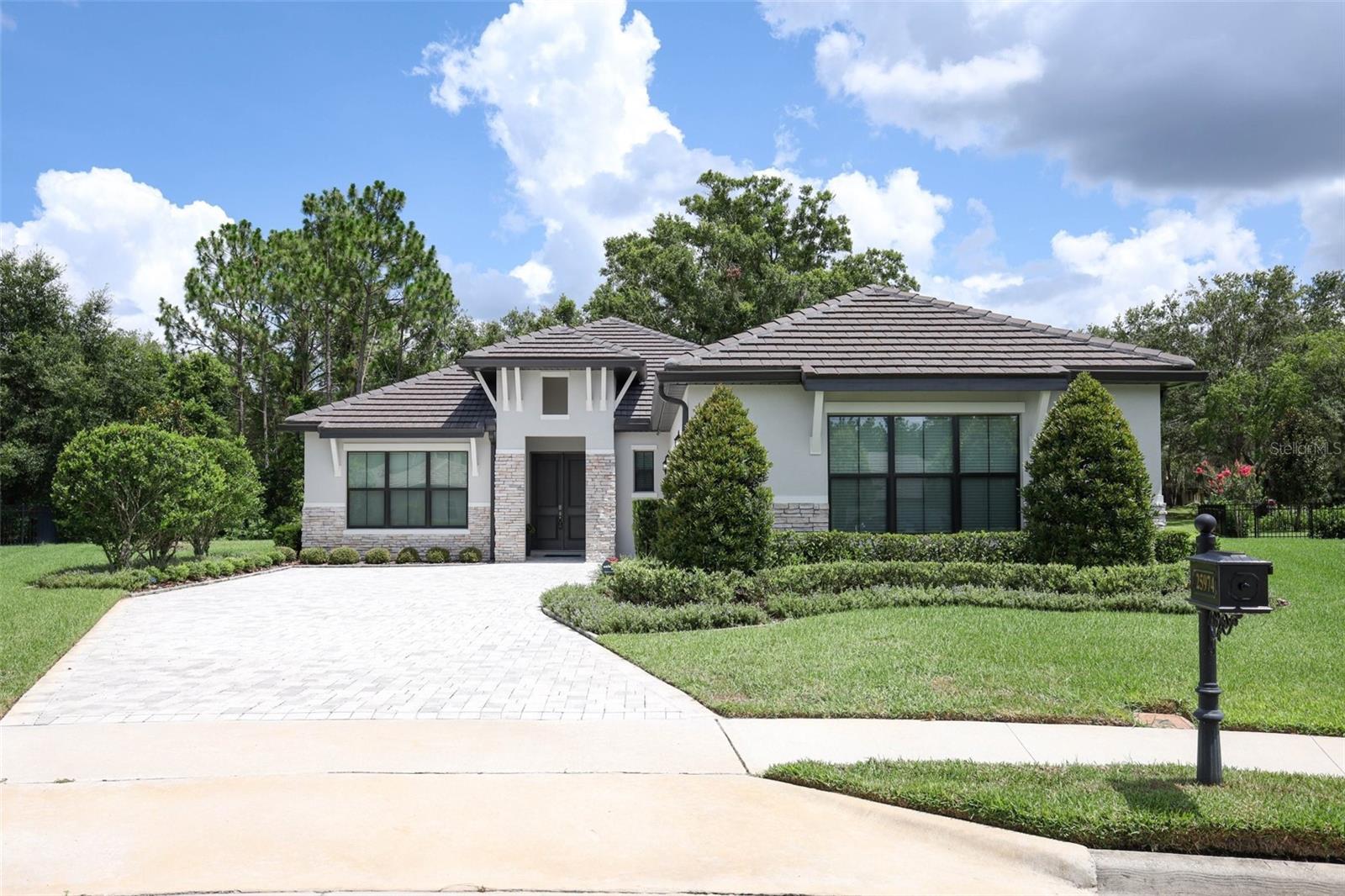 HEATHROW COUNTRY ESTATE - Residential