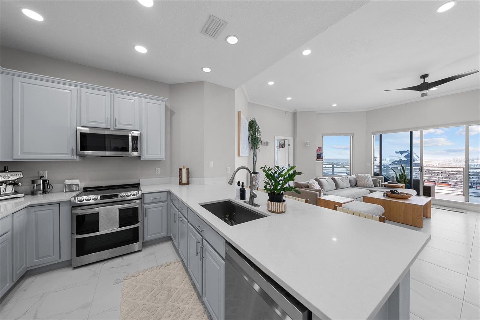 TOWERS OF CHANNELSIDE CONDOMIN - Residential