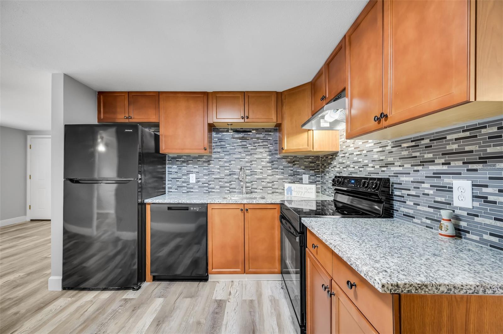 TAHITIAN PLACE - Residential