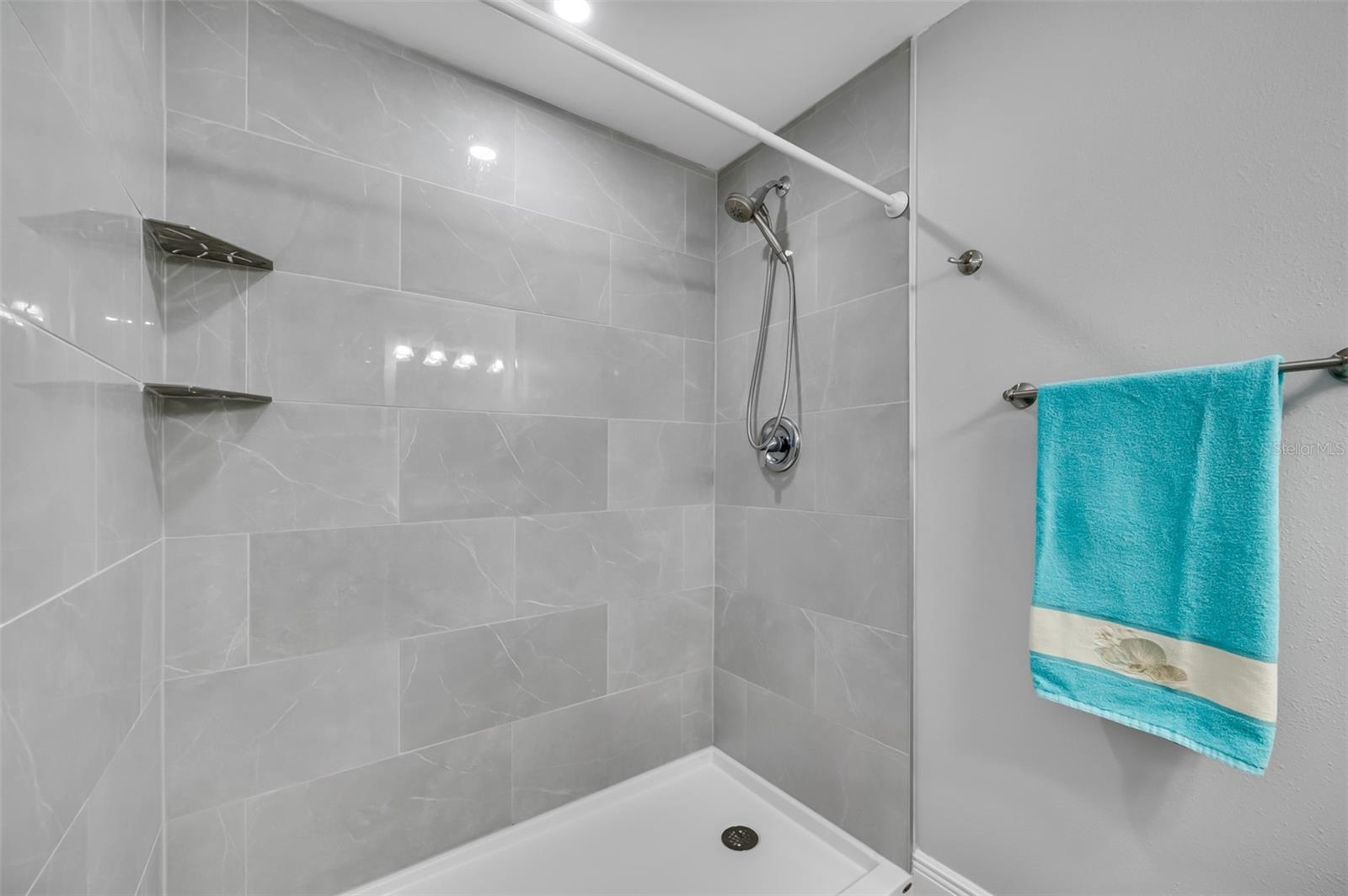 TAHITIAN PLACE - Residential