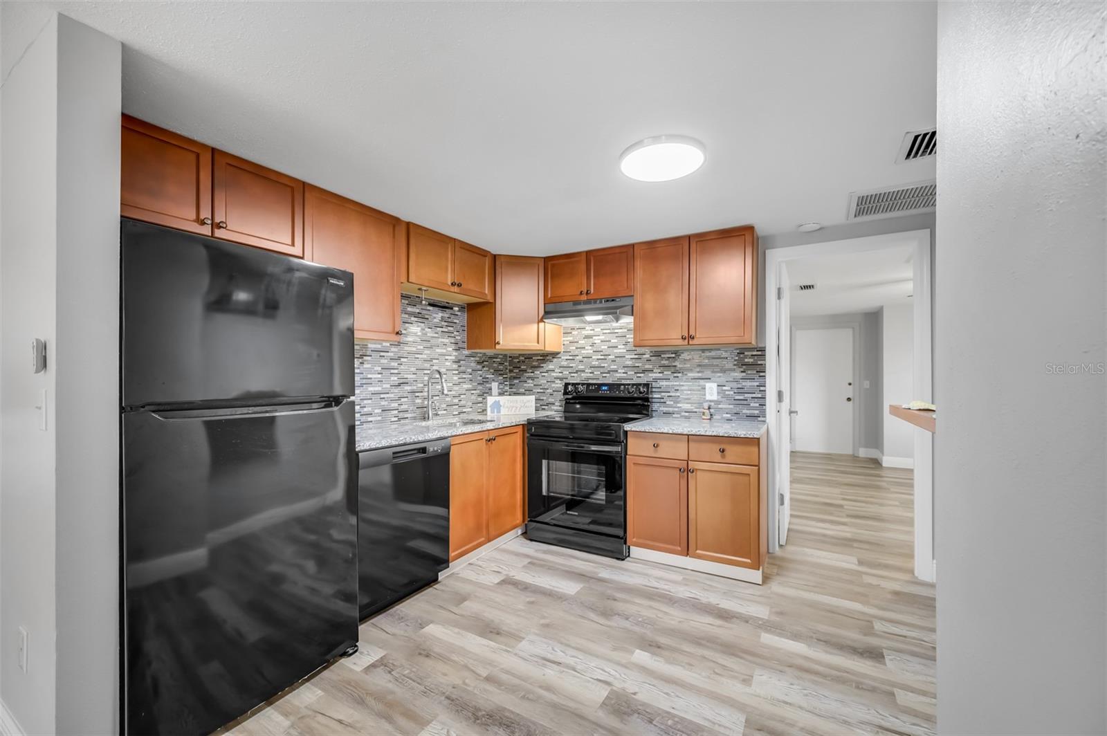 TAHITIAN PLACE - Residential