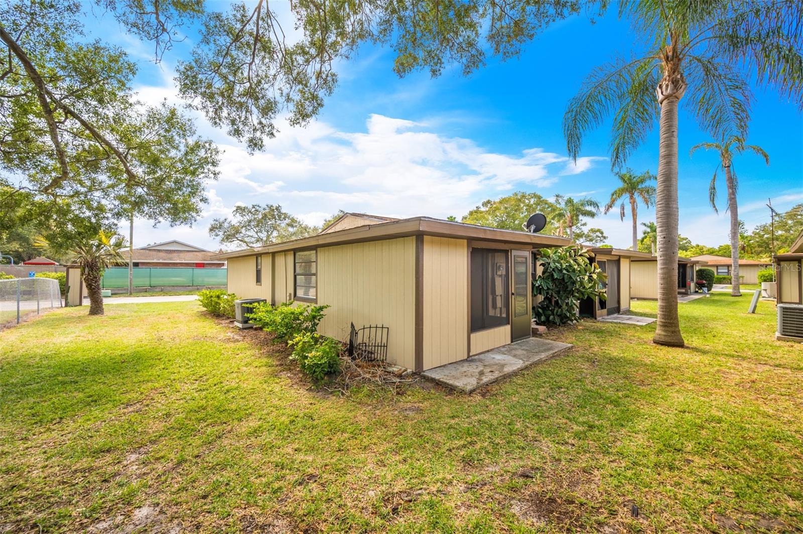 TAHITIAN PLACE - Residential