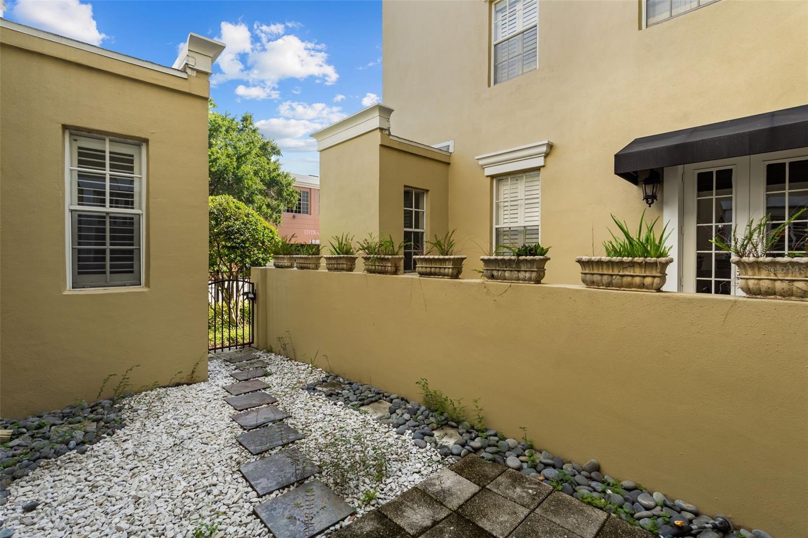 2419 VICTORIA GARDENS LANE