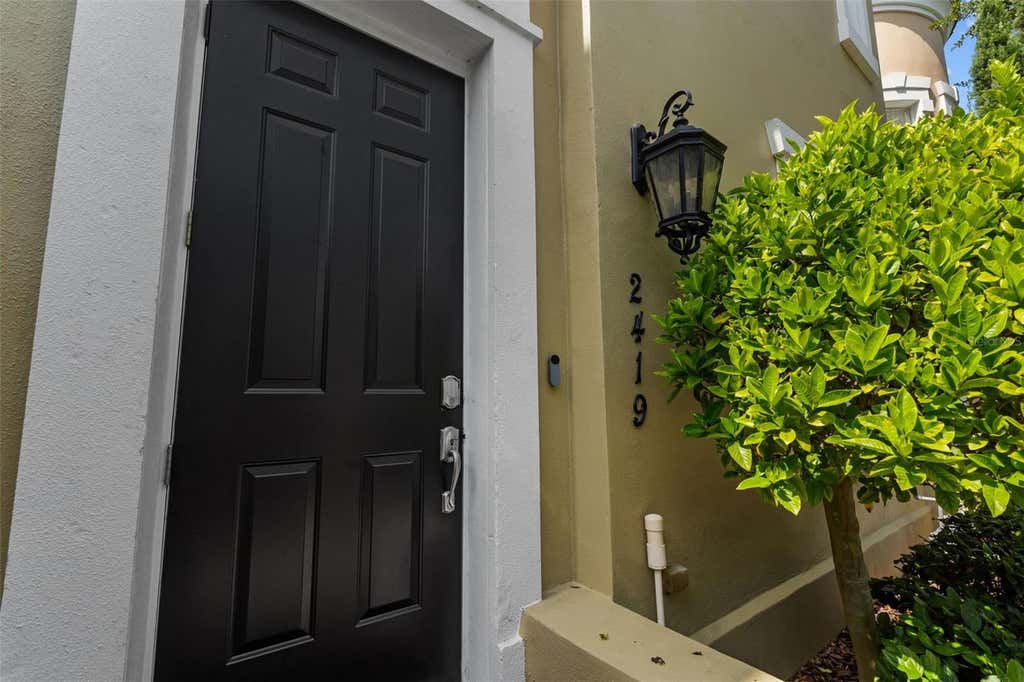 Photo of 2419 Victoria Gardens Lane, Tampa, FL 33609 (MLS # TB8532028)