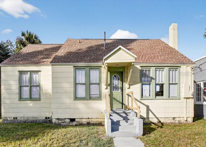 Auction Property. AUCTION. Cozy ranch home offers 3 beds, 1 bath, living room with fireplace, dining room and open kitchen.
Home sits on a large lot in a desirable Daytona Beach community. Home will need repairs to include roof,
ceiling, walls and floors. NOTE - foundation issue reported. Property is sold as-is with NO property disclosure
or inspection reports. Buyer is to complete all due diligence. Make this one your next project.