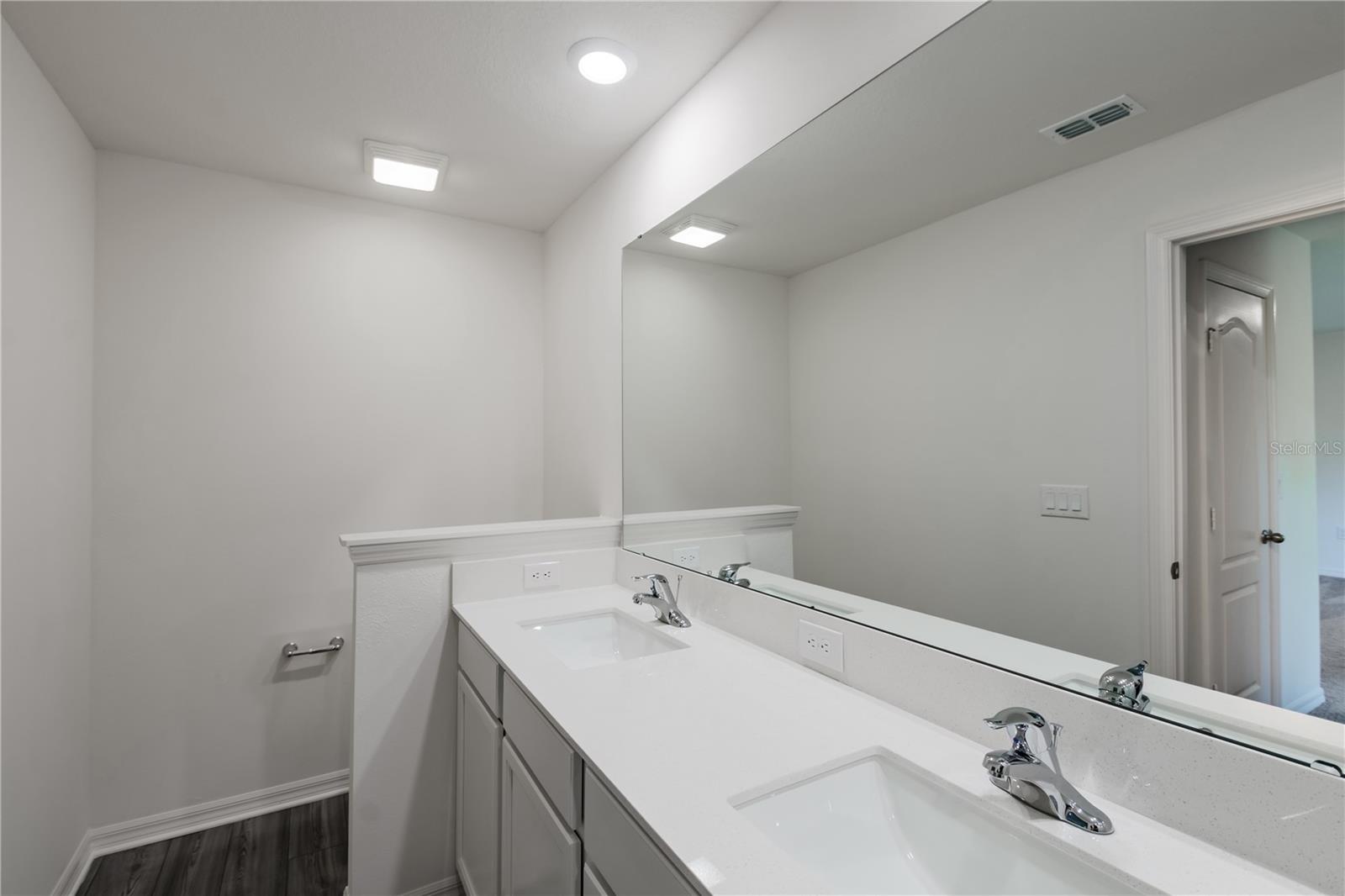 Photo 13 of 16 of 595 BAY LEAF DRIVE townhome