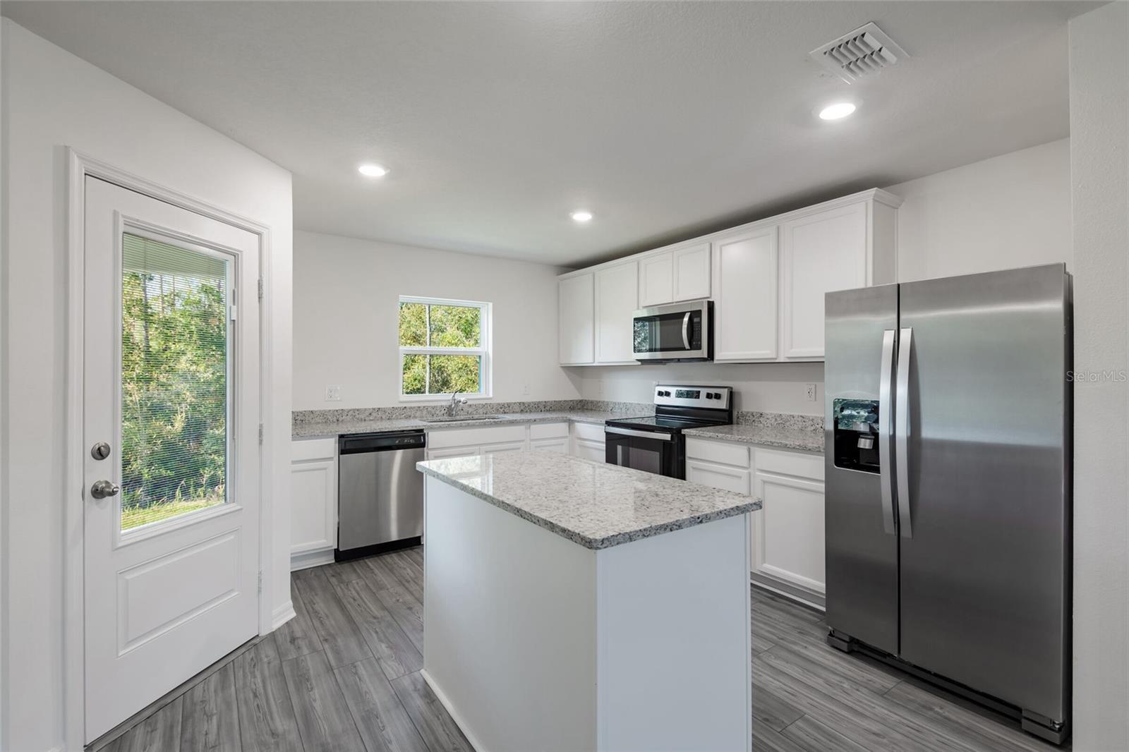 Photo 8 of 16 of 595 BAY LEAF DRIVE townhome
