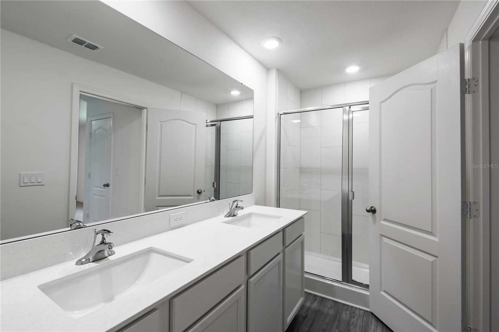 Photo 14 of 16 of 595 BAY LEAF DRIVE townhome