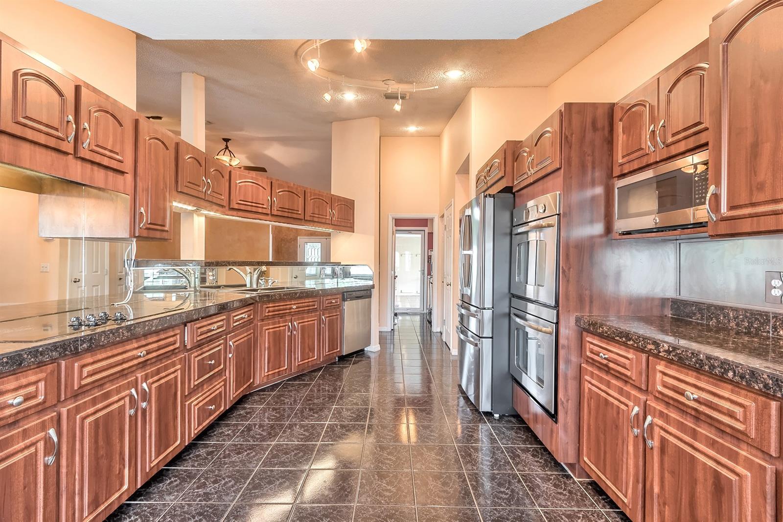 Florida Shores 01 - Residential