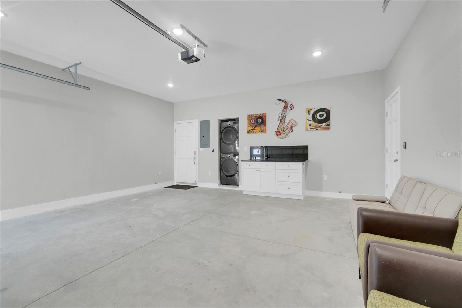 MEMENTO - Residential Income