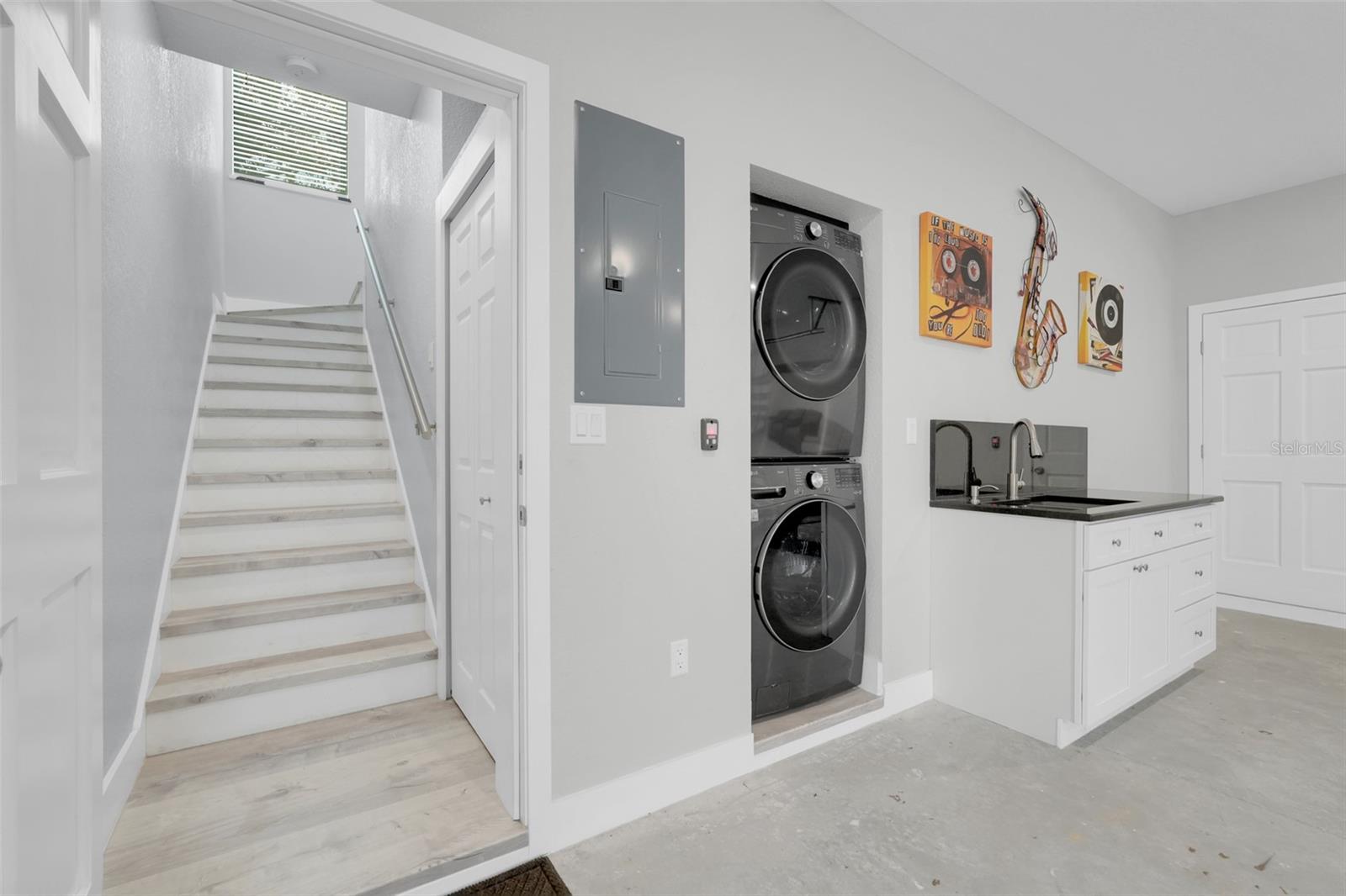 MEMENTO - Residential Income