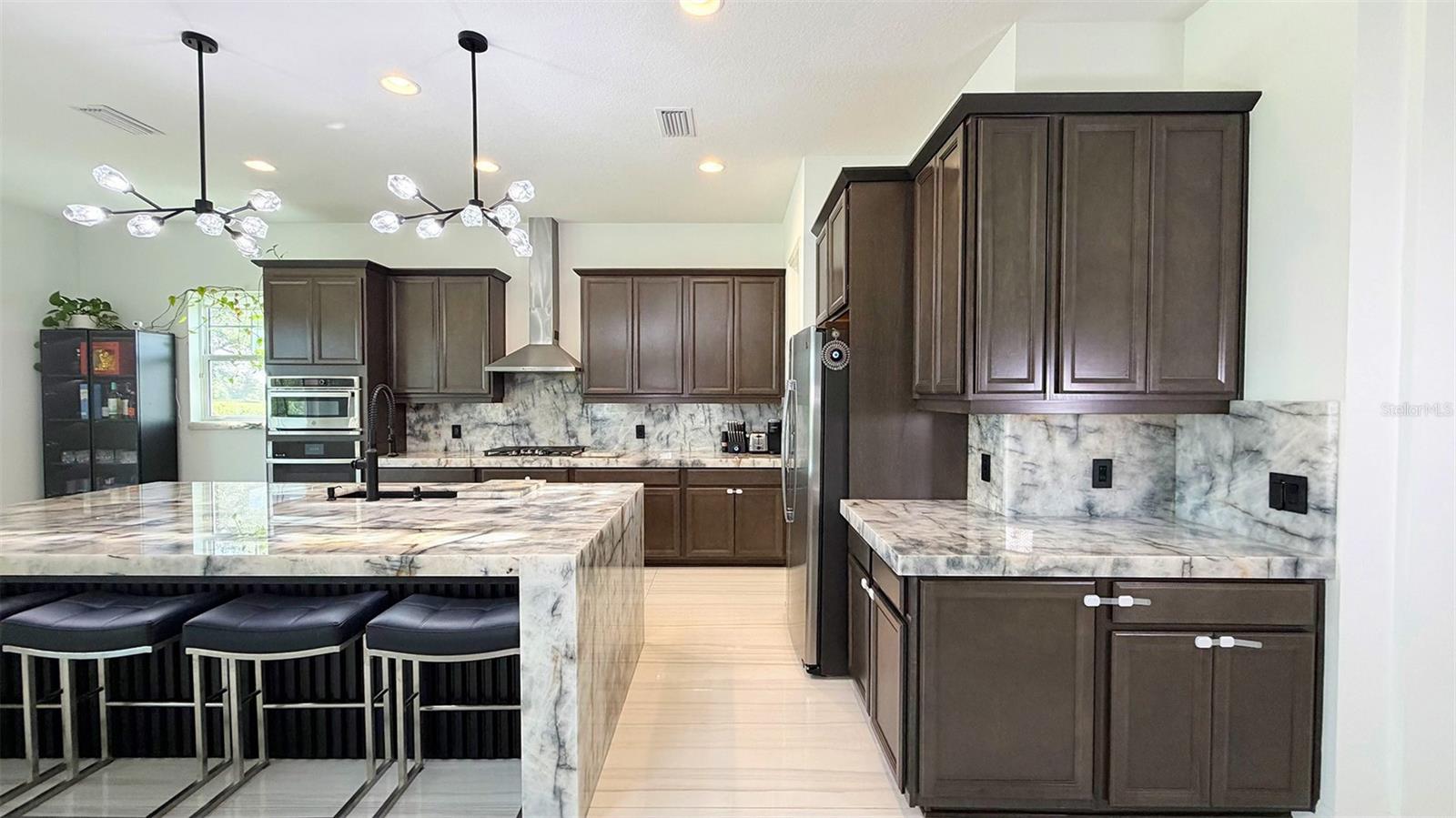 LAKEHOUSE COVE AT WATERSIDE - Residential